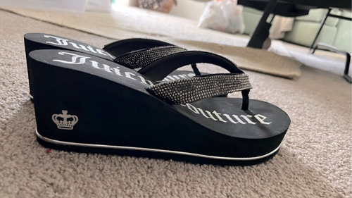 Platform Flip Flops: The Height of Y2K Summer Fashion