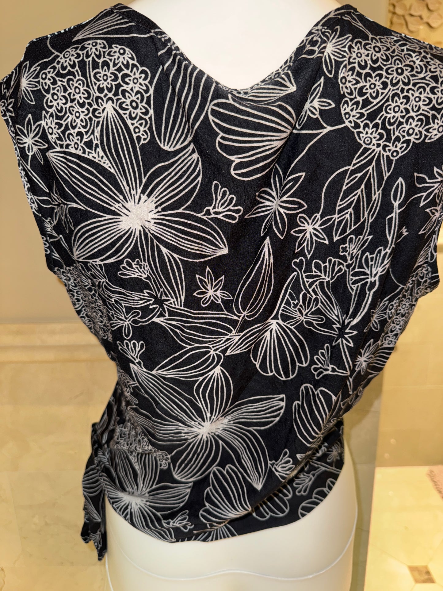 floral v neck top with tie at side