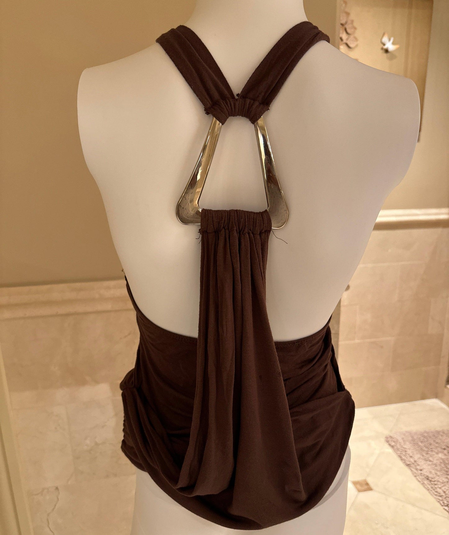 one size brown top with accessory at the back - adora archive